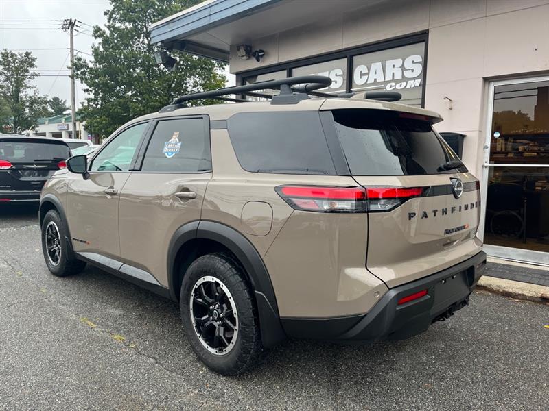 2023 Nissan Pathfinder SV photo 2