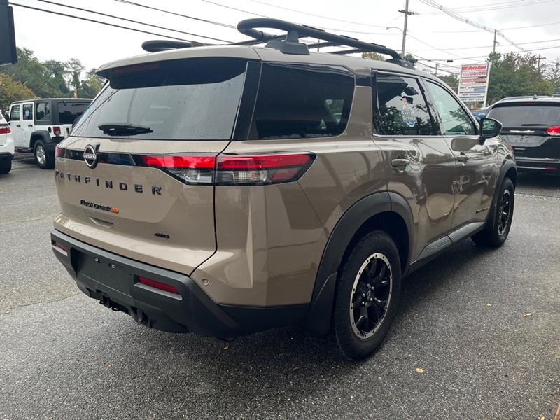 2023 Nissan Pathfinder SV photo 3