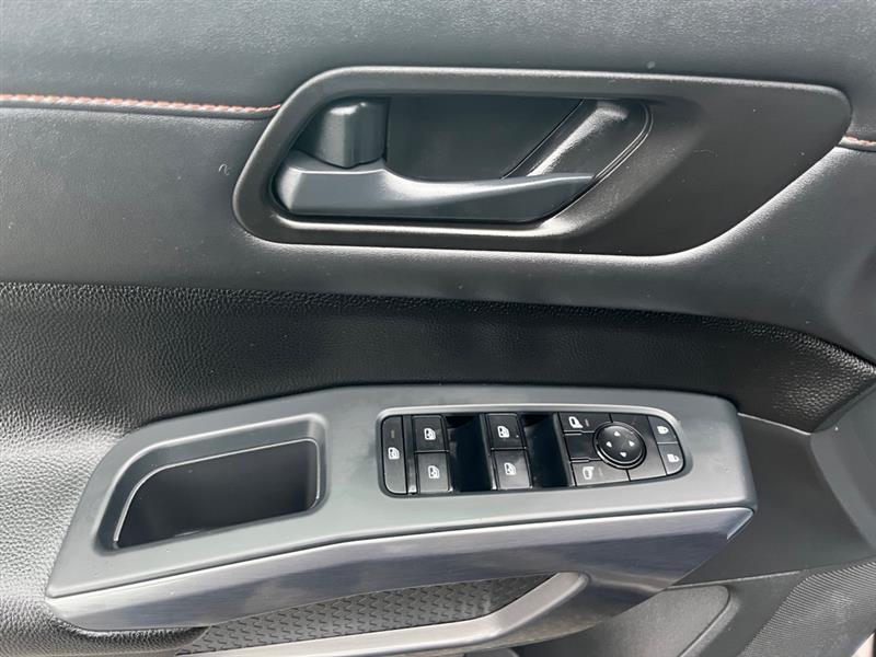 2023 Nissan Pathfinder SV photo 11