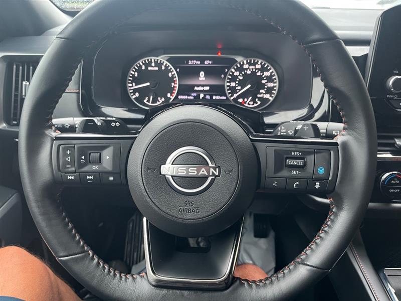 2023 Nissan Pathfinder SV photo 17