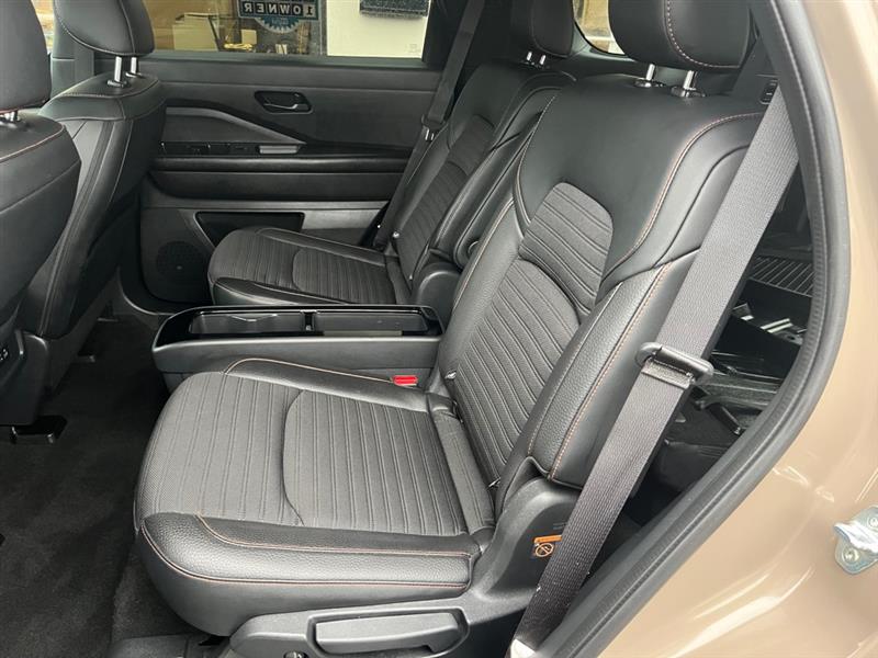 2023 Nissan Pathfinder SV photo 19