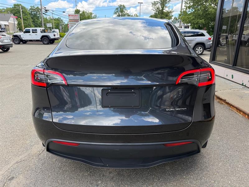 Tesla Model Y  2024