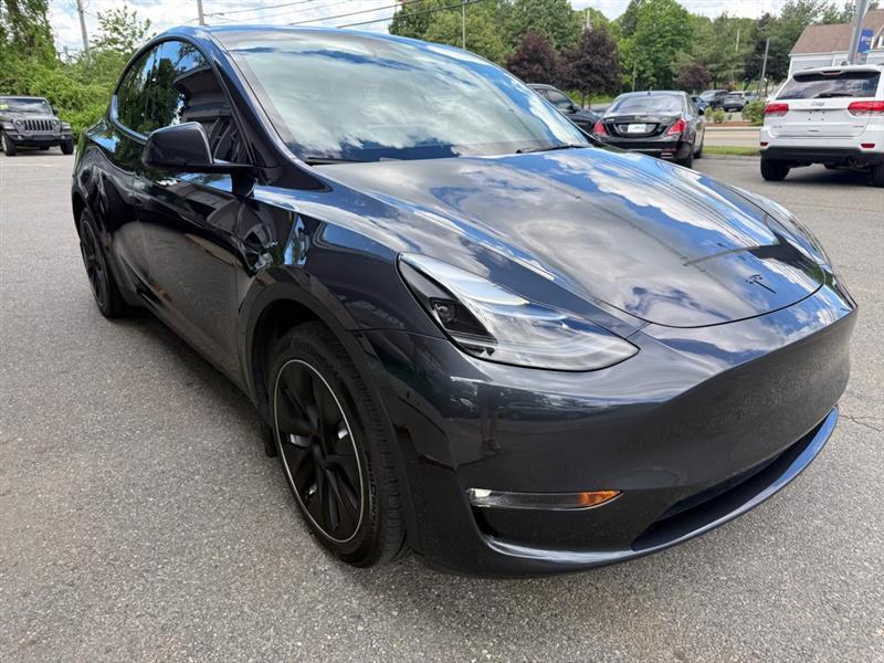 Tesla Model Y  2024