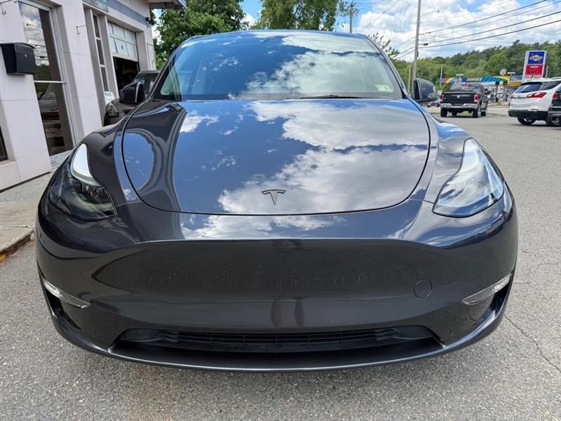 Tesla Model Y  2024