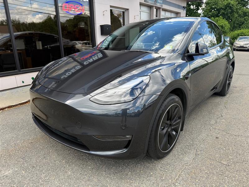 Tesla Model Y  2024