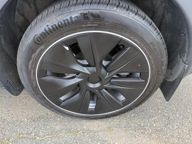 Tesla Model Y  2024