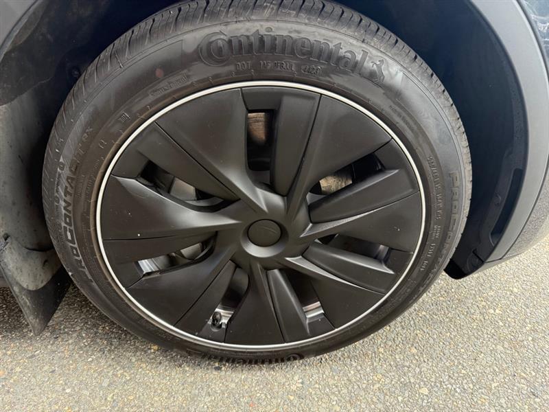 Tesla Model Y  2024