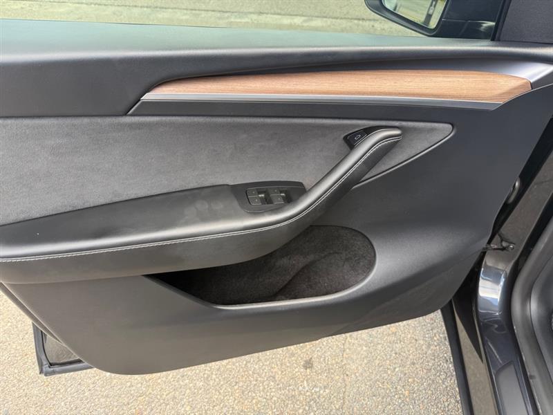 Tesla Model Y  2024