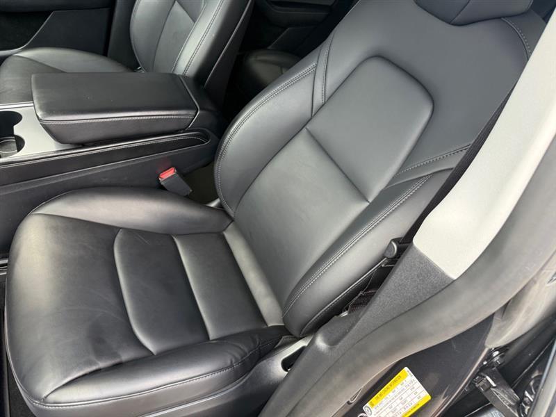 Tesla Model Y  2024