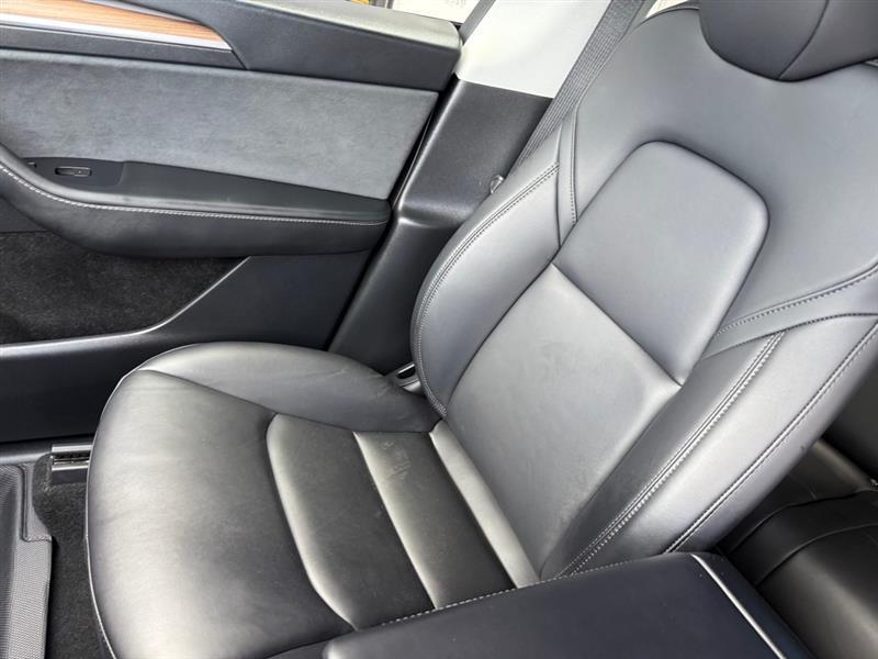 Tesla Model Y  2024