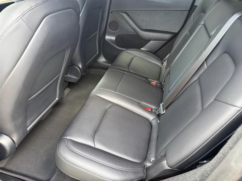 Tesla Model Y  2024