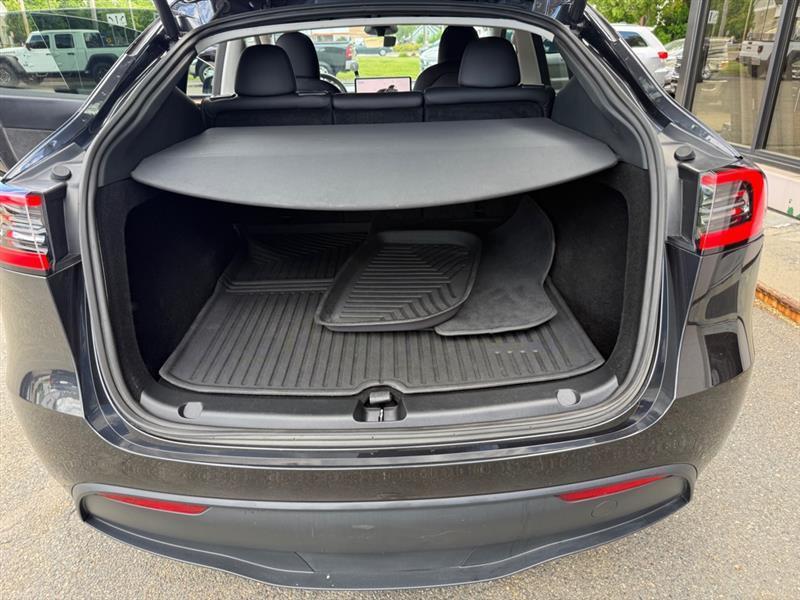 Tesla Model Y  2024