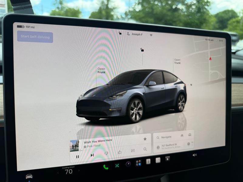 Tesla Model Y  2024