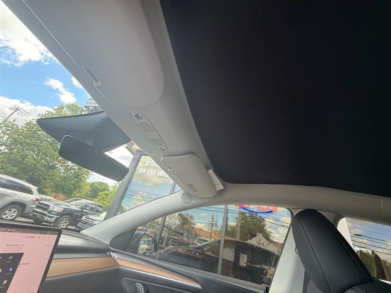 Tesla Model Y  2024