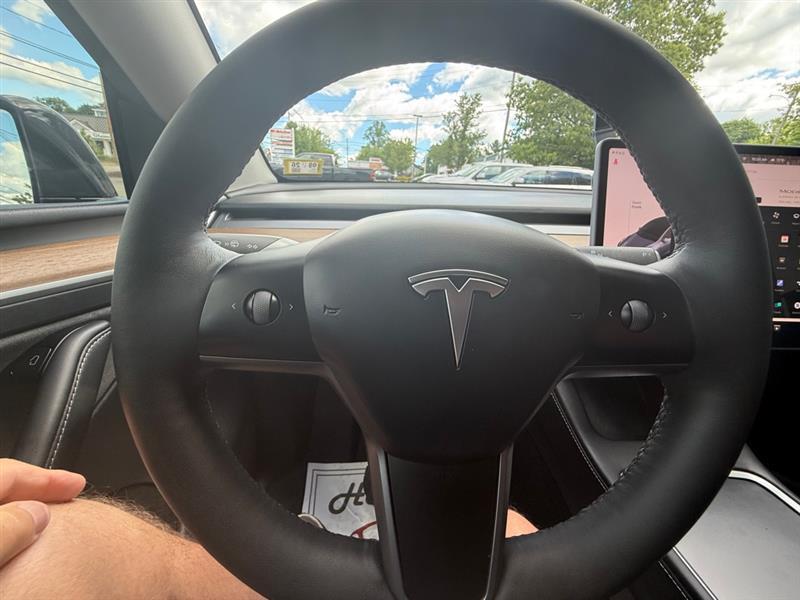 Tesla Model Y  2024