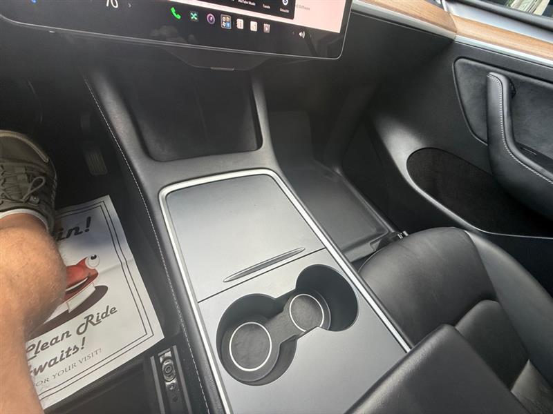 Tesla Model Y  2024