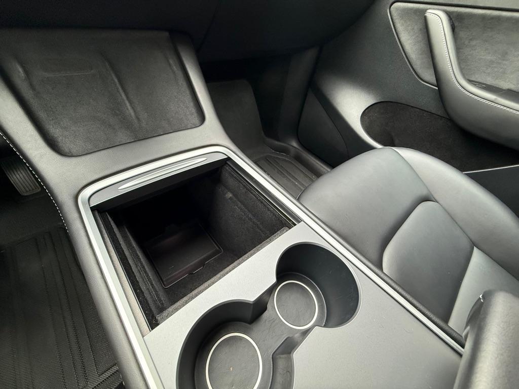 Tesla Model Y  2023