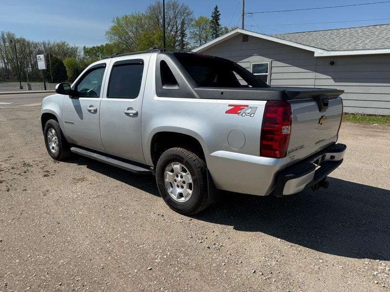 Chevrolet Avalanche LS 4WD 2011