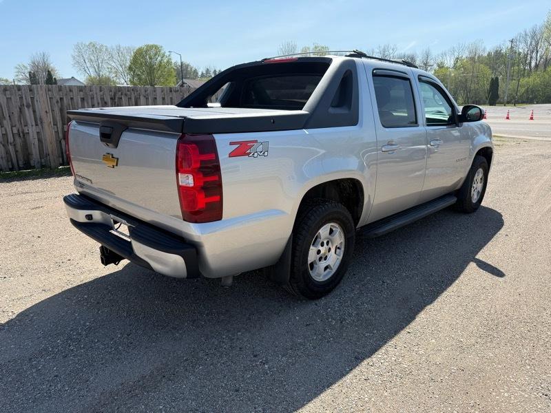Chevrolet Avalanche LS 4WD 2011