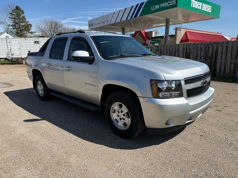 Chevrolet Avalanche LS 4WD 2011