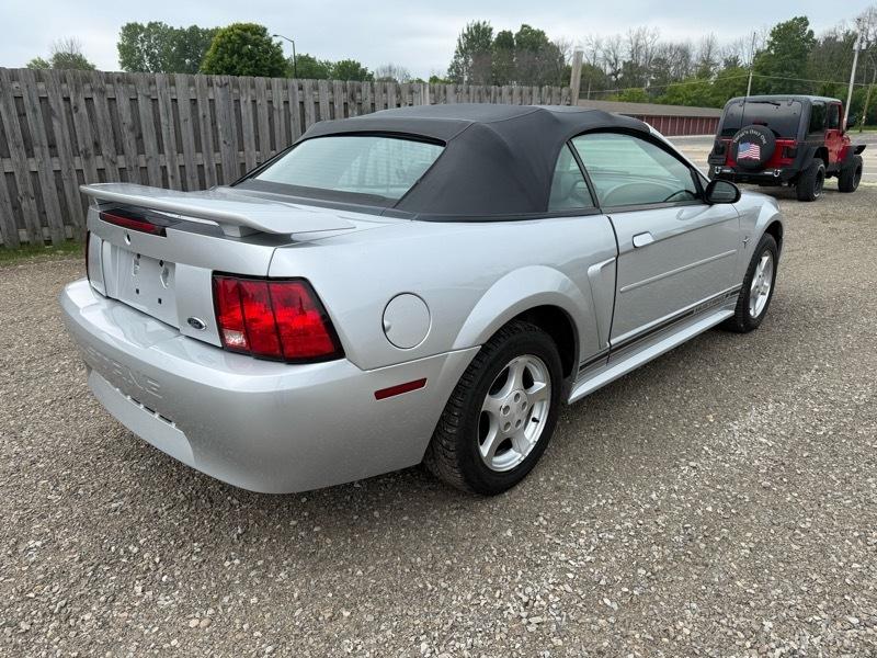 Ford Mustang Deluxe Convertible 2003