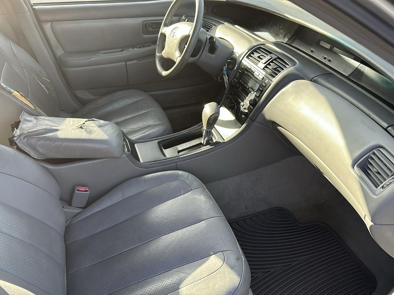 Toyota Avalon XL 2004