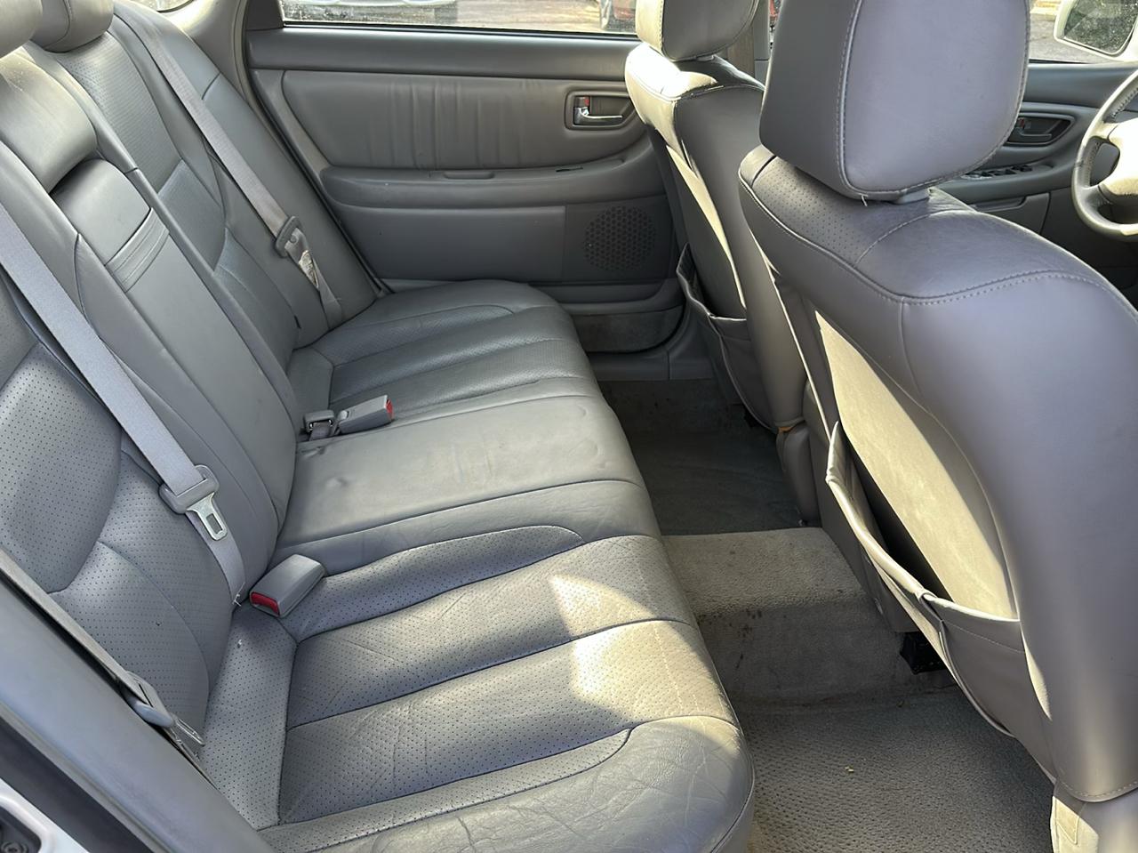 Toyota Avalon XL 2004