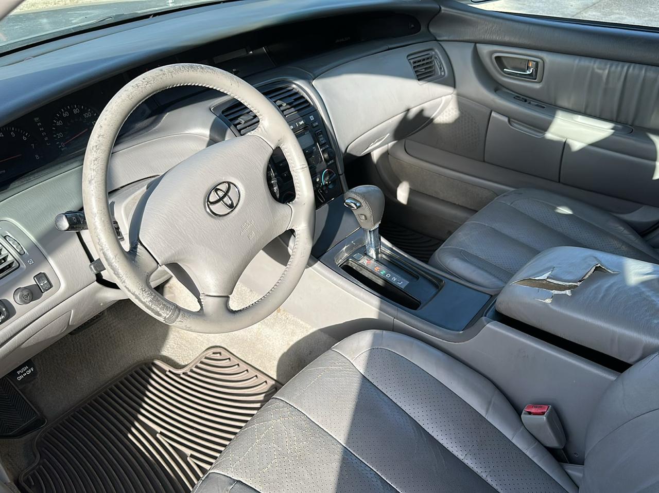 Toyota Avalon XL 2004