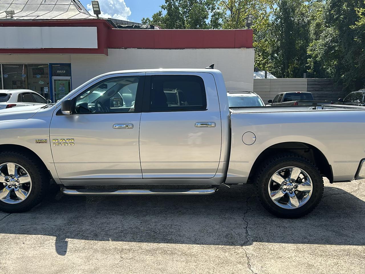 RAM 1500 SLT Crew Cab SWB 2WD 2016
