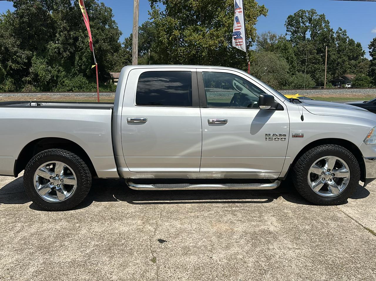 RAM 1500 SLT Crew Cab SWB 2WD 2016