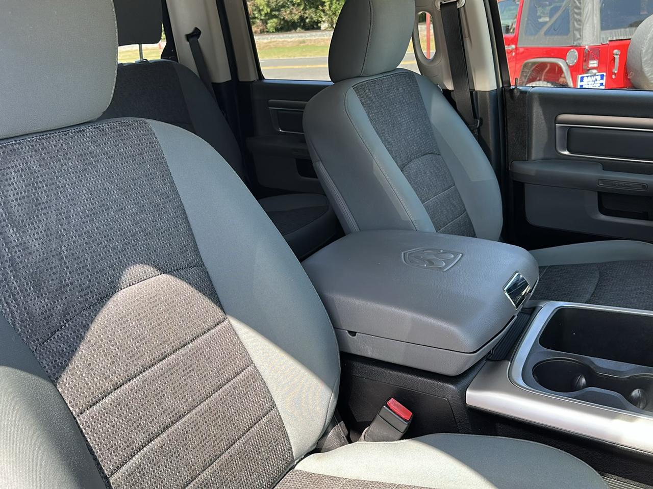 RAM 1500 SLT Crew Cab SWB 2WD 2016