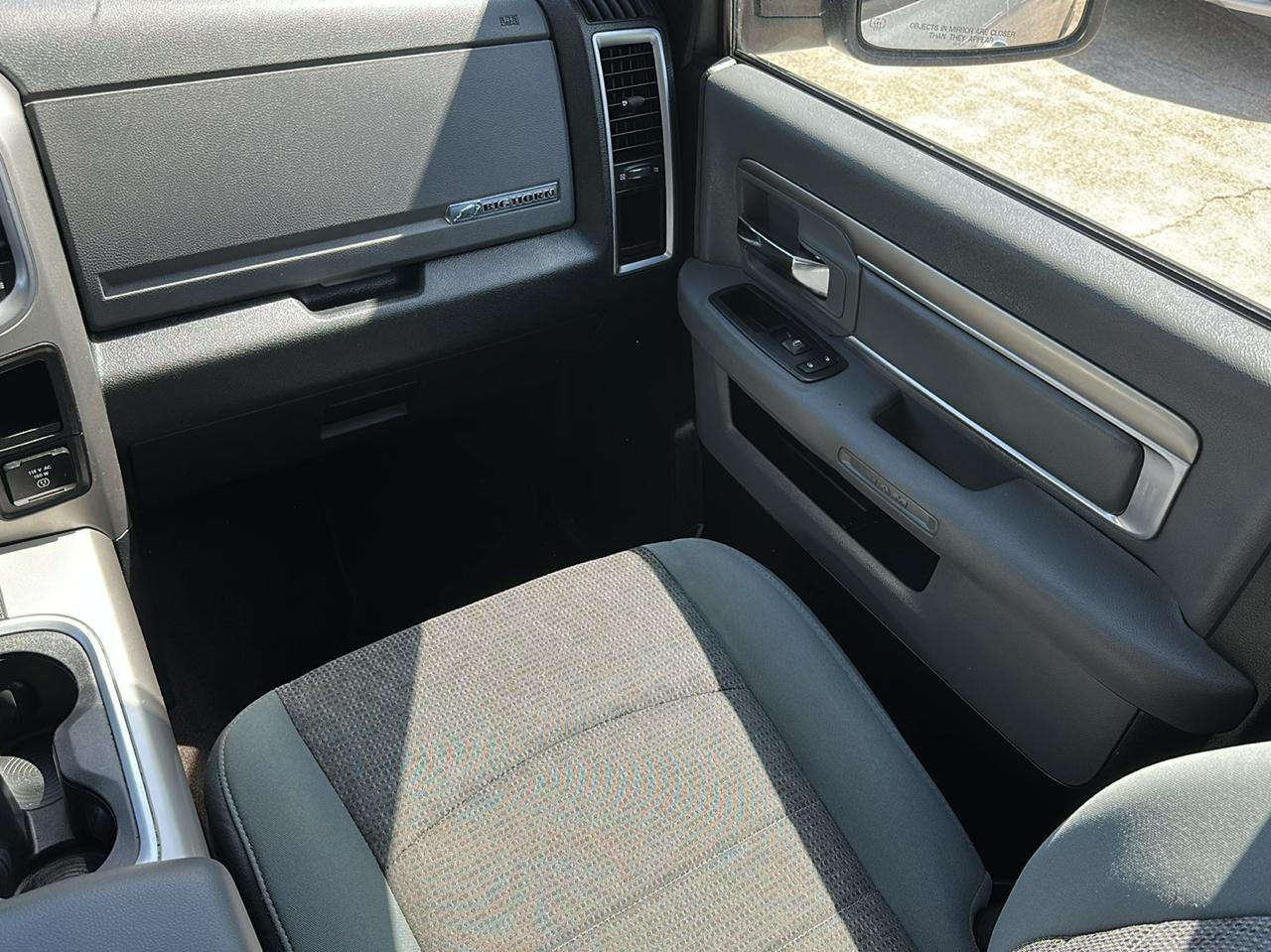 RAM 1500 SLT Crew Cab SWB 2WD 2016