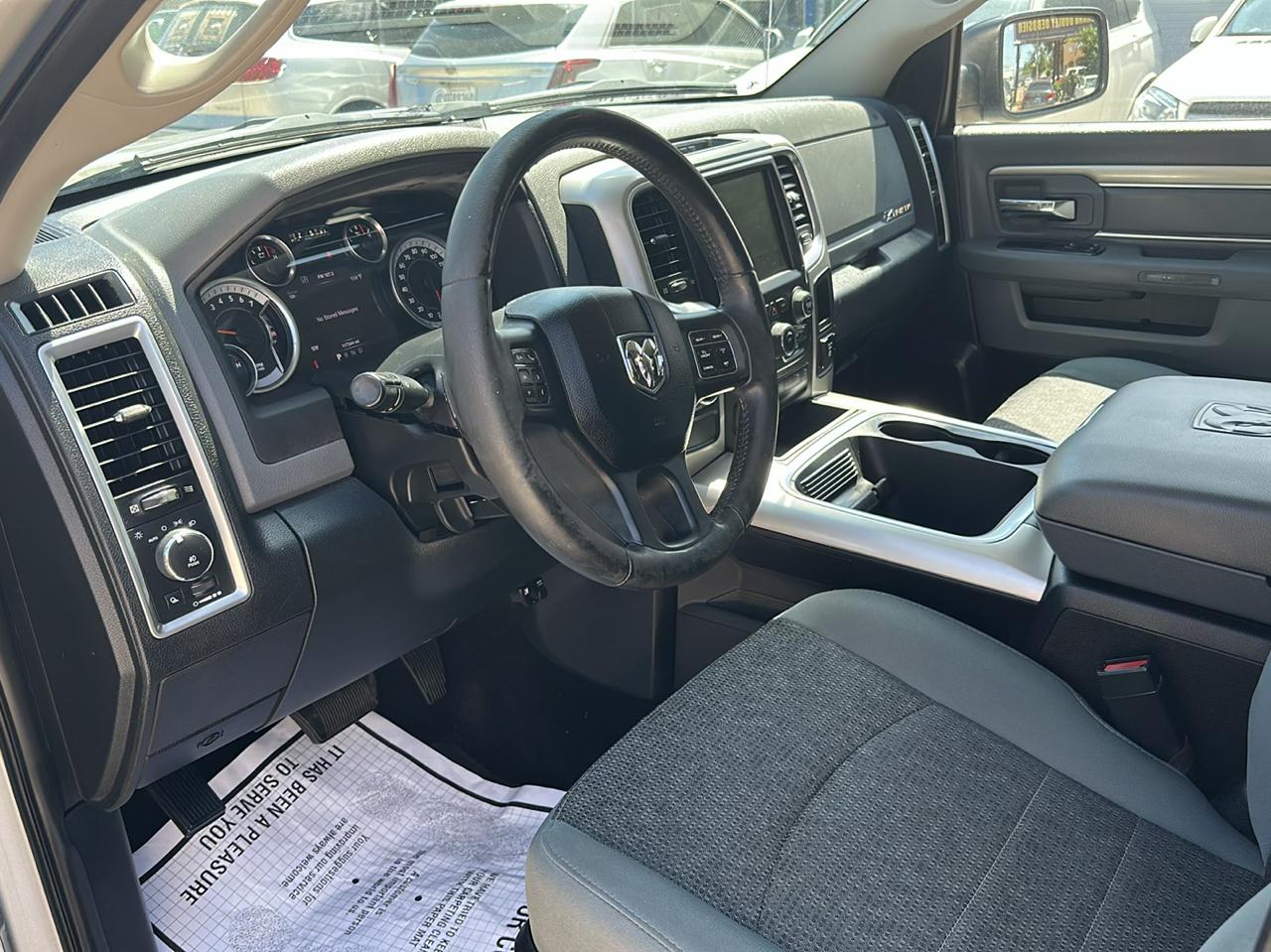 RAM 1500 SLT Crew Cab SWB 2WD 2016