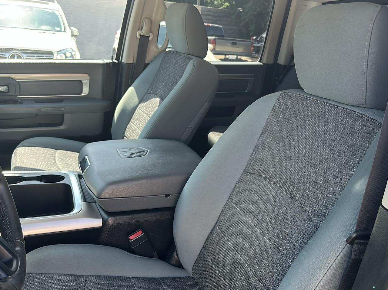 RAM 1500 SLT Crew Cab SWB 2WD 2016