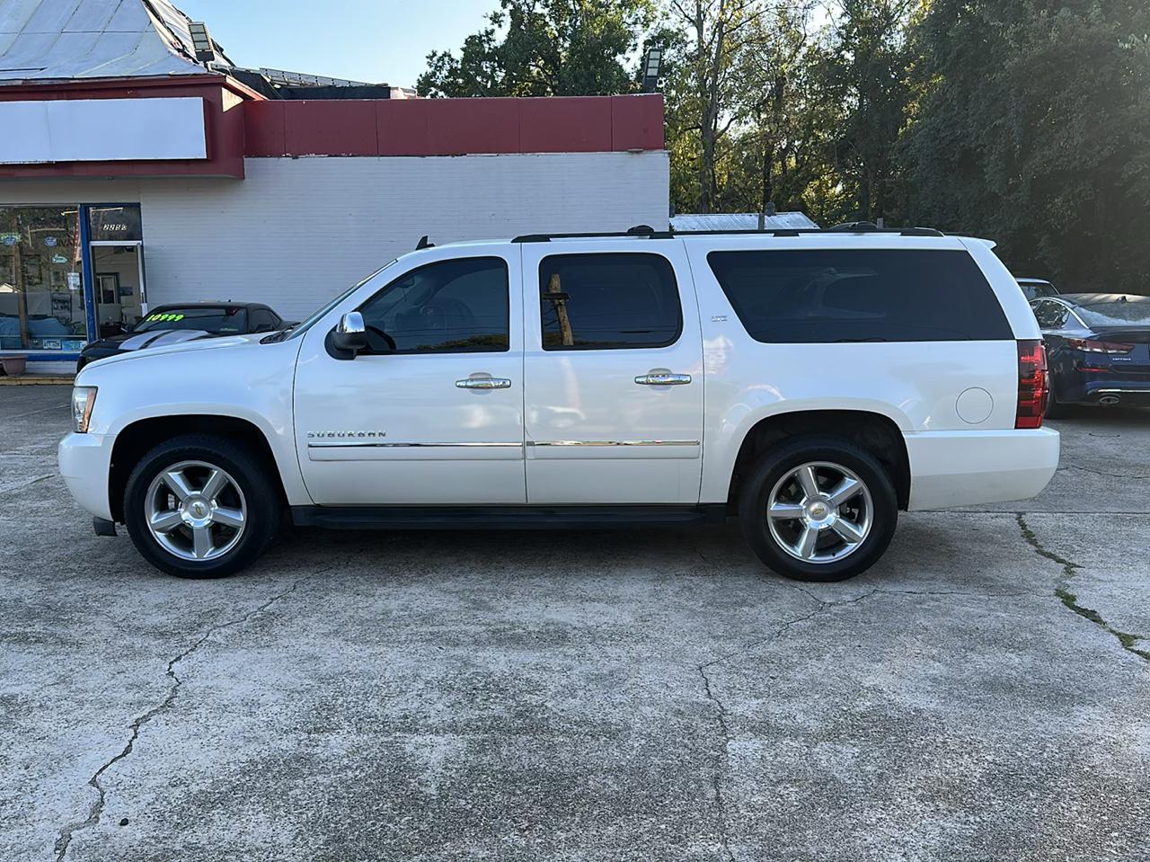 Chevrolet Suburban LTZ 1500 2WD 2011