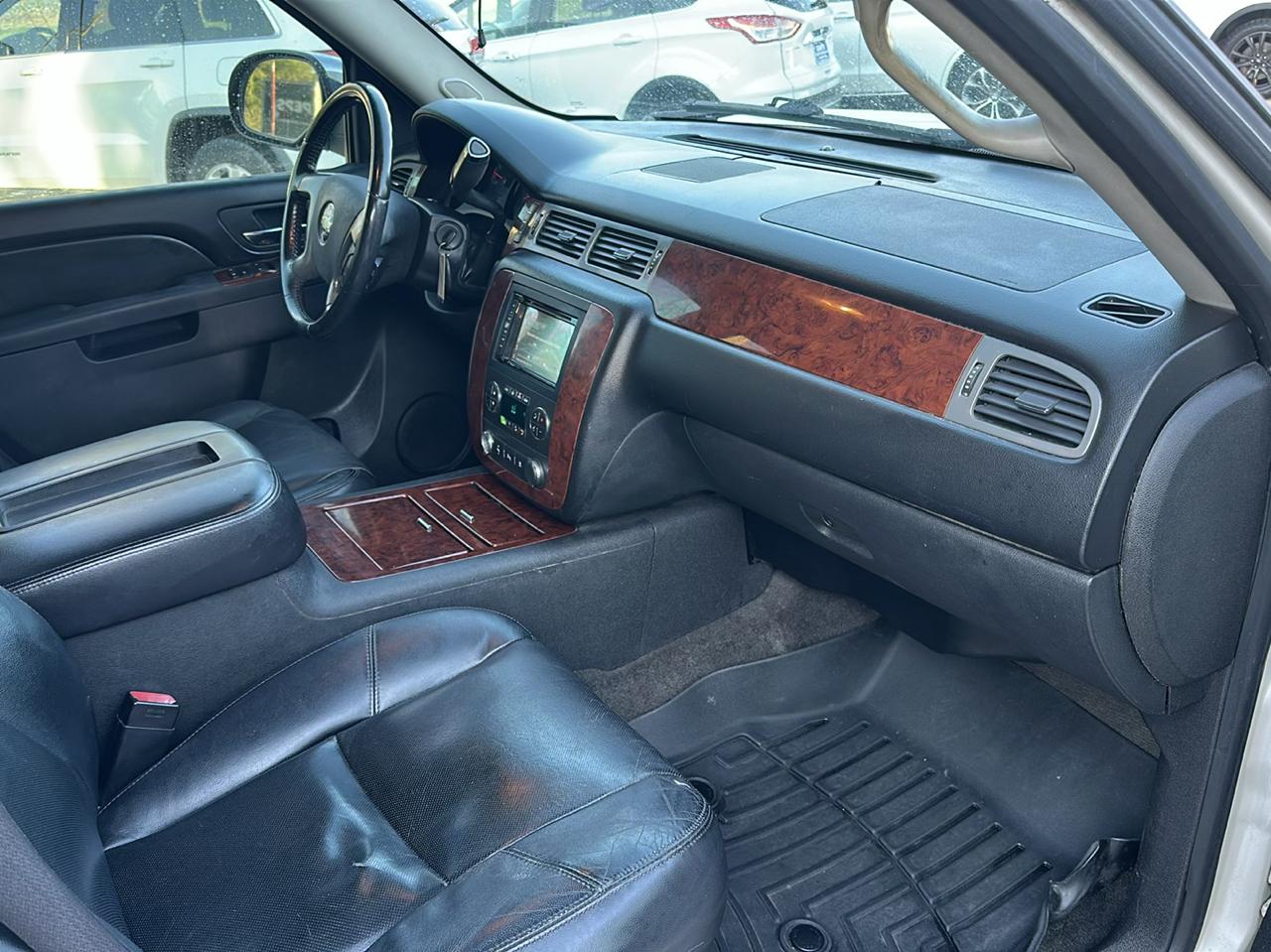 Chevrolet Suburban LTZ 1500 2WD 2011