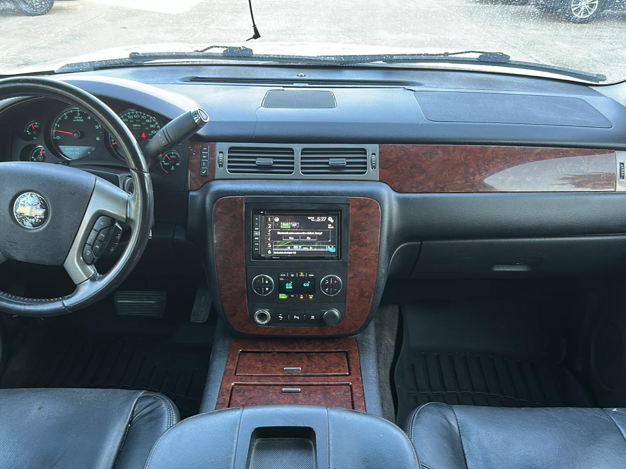 Chevrolet Suburban LTZ 1500 2WD 2011