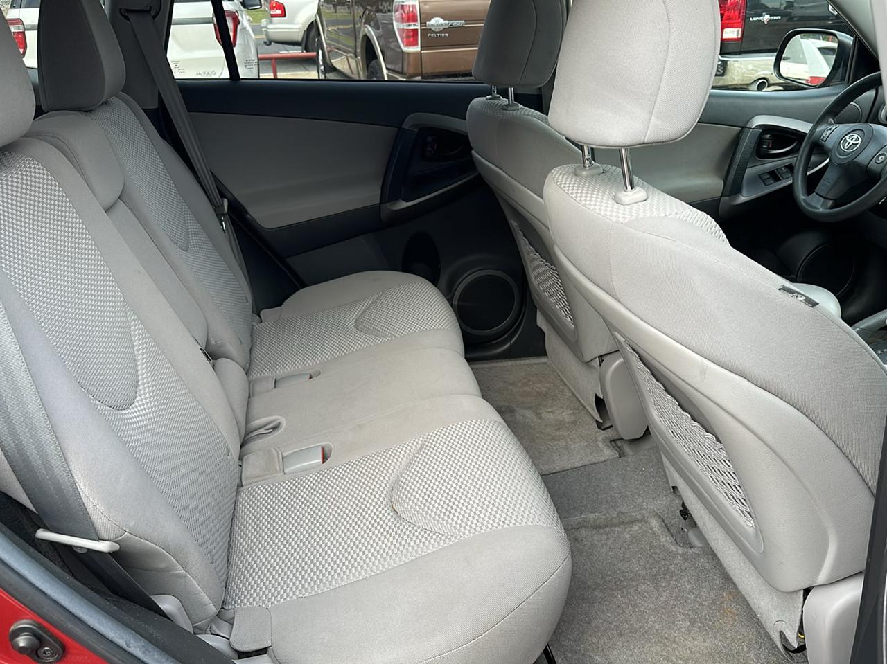 Toyota RAV4 Base I4 2WD 2012