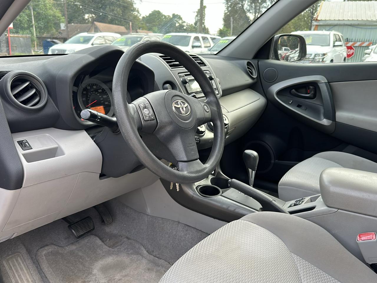Toyota RAV4 Base I4 2WD 2012