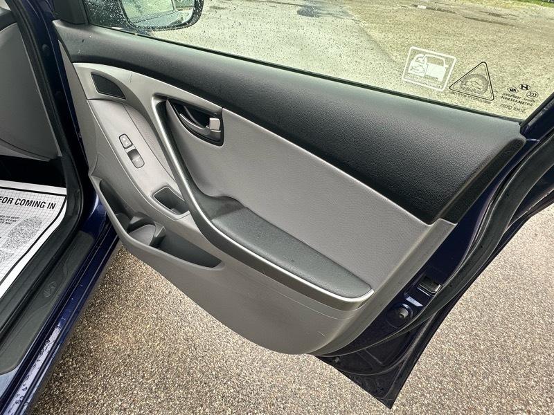 Hyundai Elantra Limited 2012