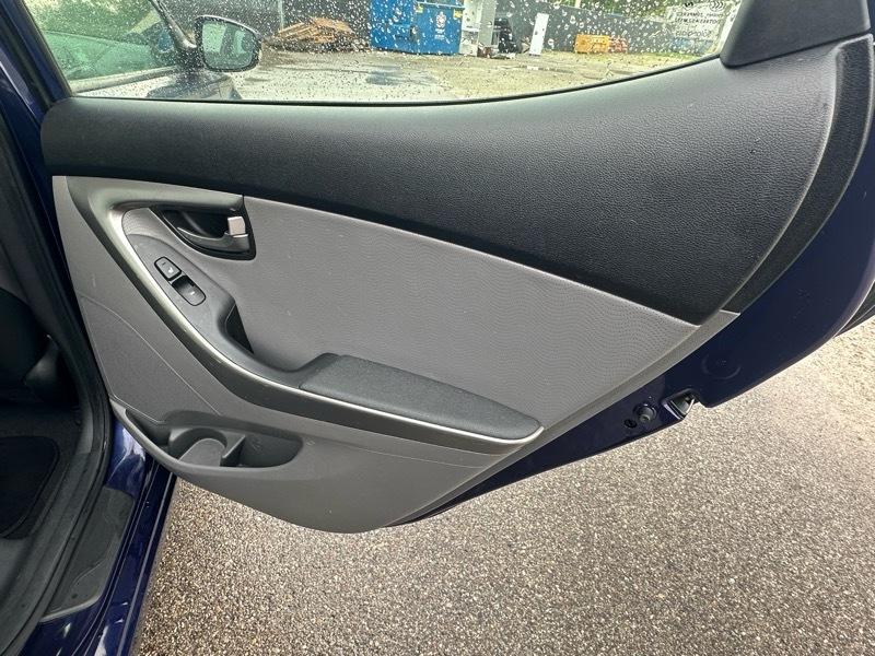 Hyundai Elantra Limited 2012