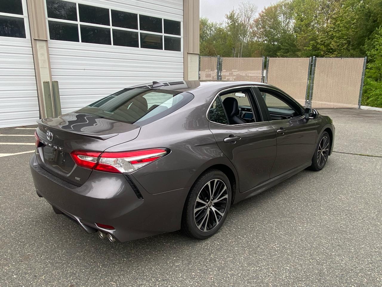 Toyota Camry SE 2020