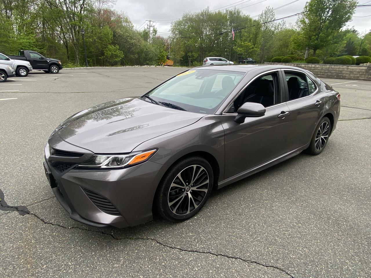 Toyota Camry SE 2020