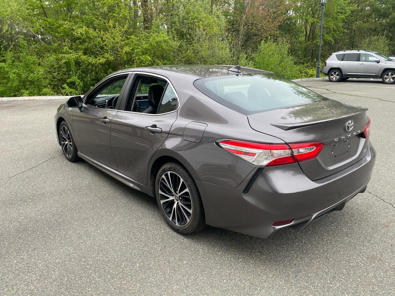 Toyota Camry SE 2020