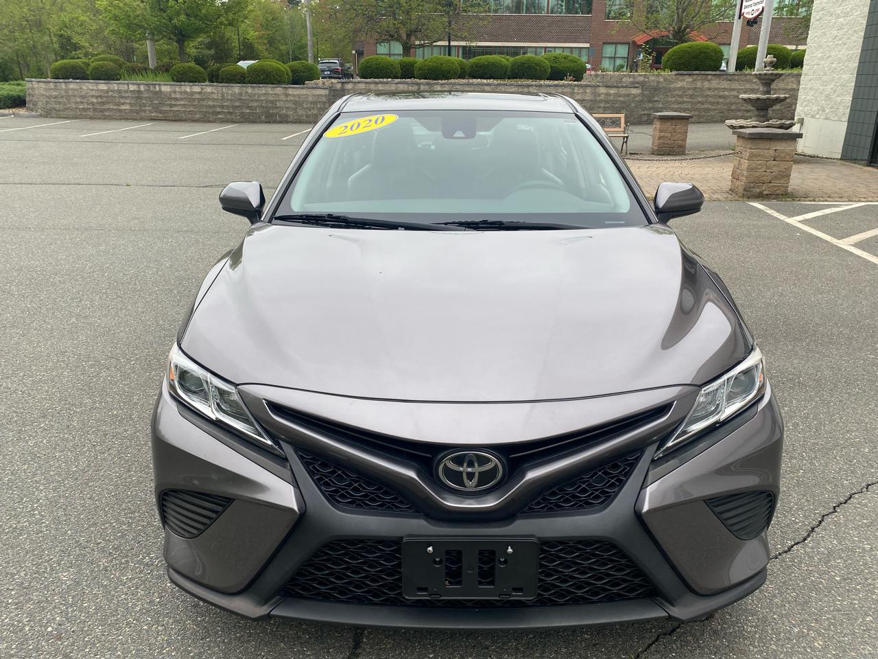 Toyota Camry SE 2020
