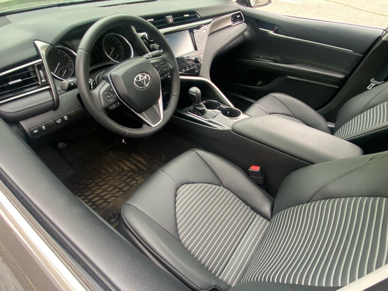 Toyota Camry SE 2020