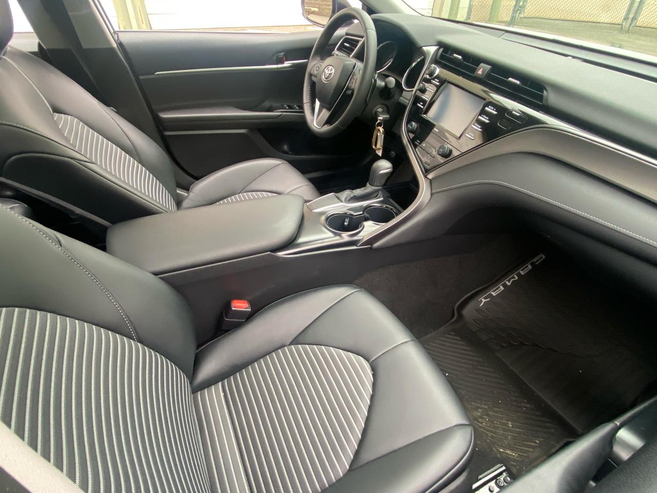 Toyota Camry SE 2020