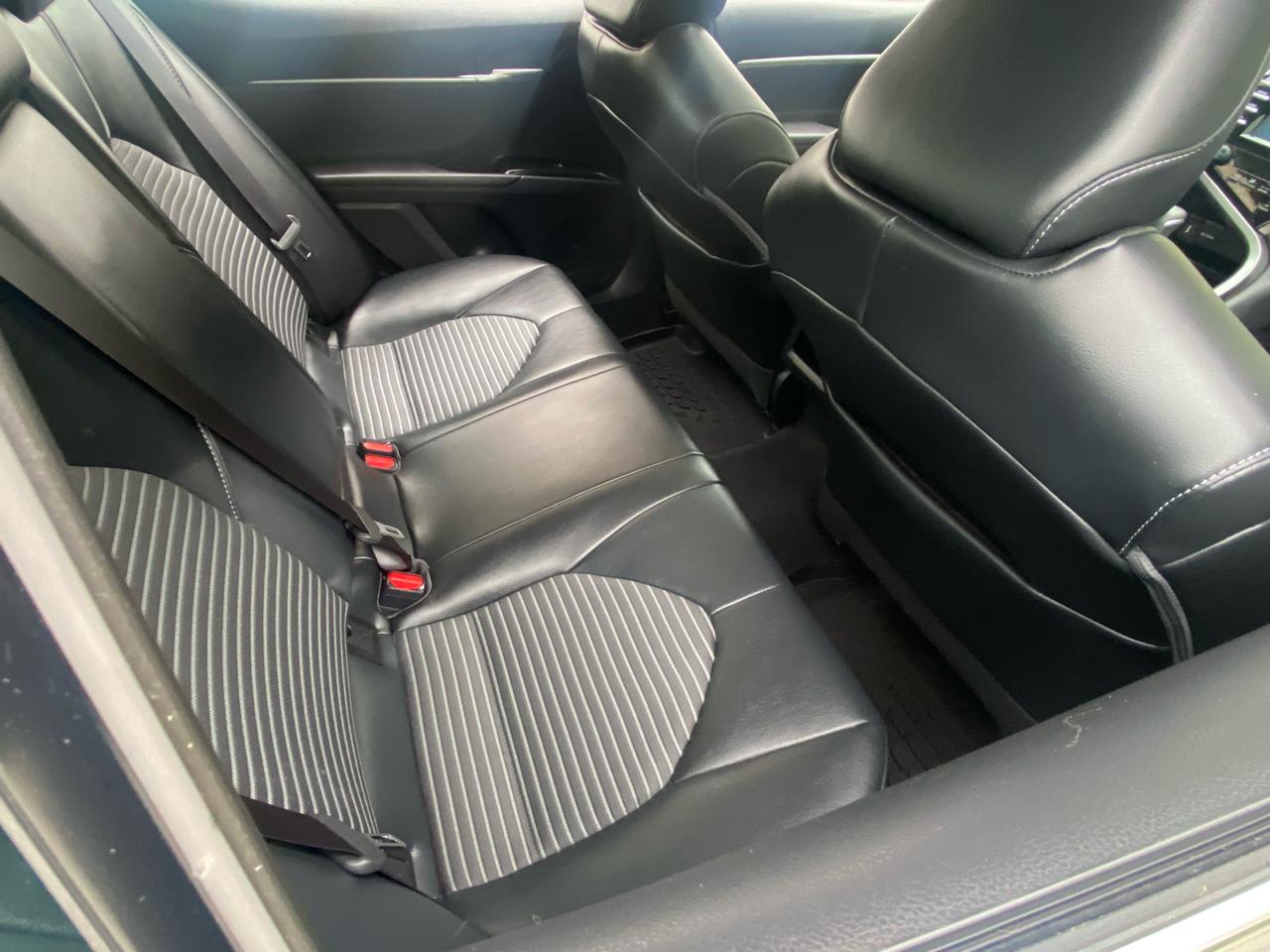 Toyota Camry SE 2020