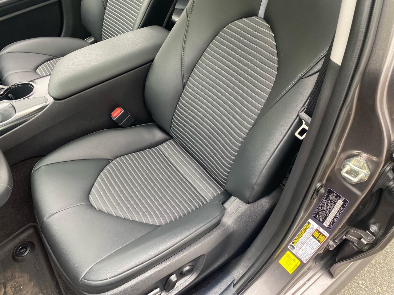 Toyota Camry SE 2020