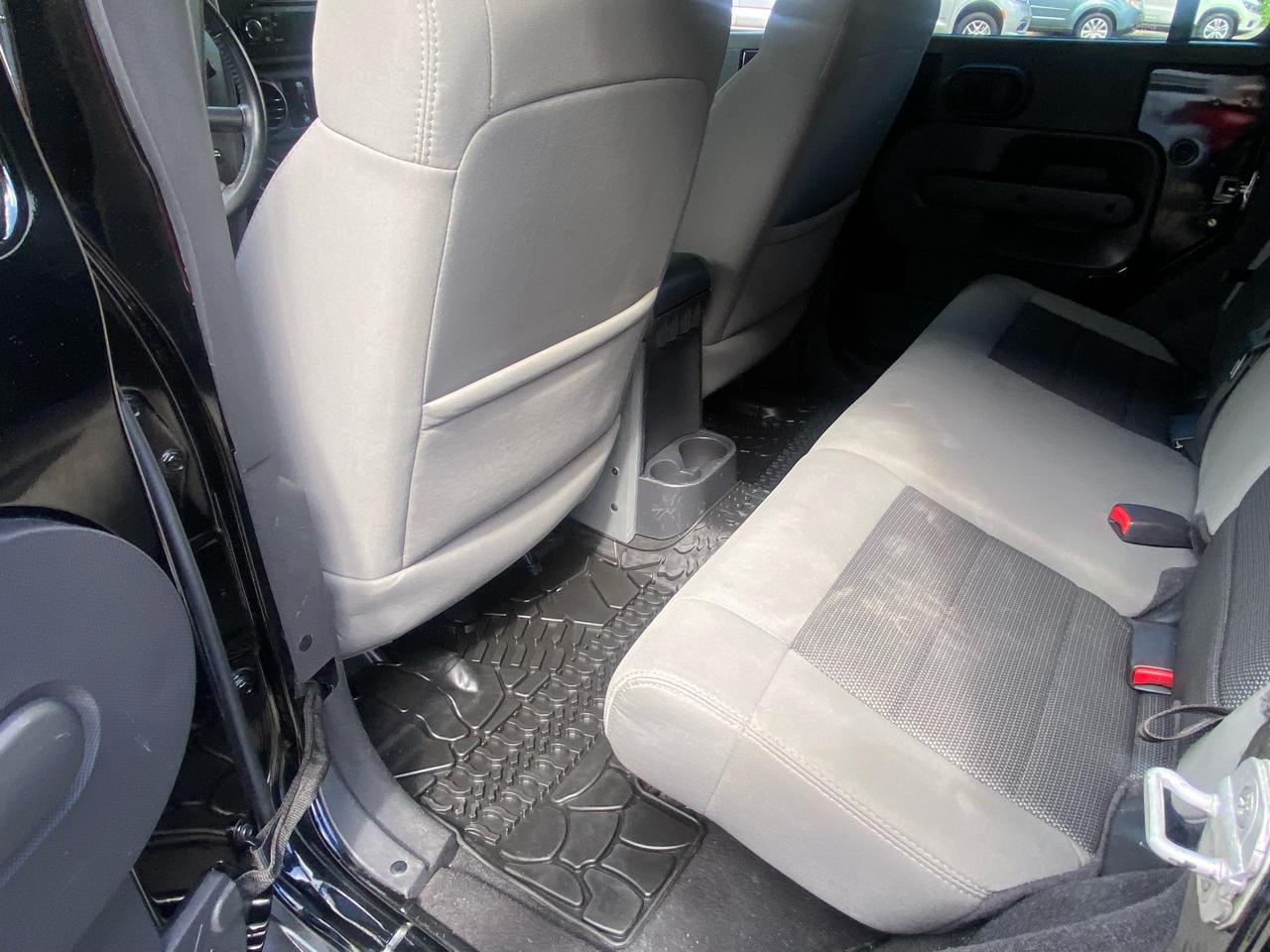 Jeep Wrangler Unlimited Sport 4WD 2010